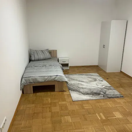 Bahnhofsnahe, Ruhige Und Sonnige 2 Zimmerwohnung In Der Mosbacher Strasse Апартаменти *