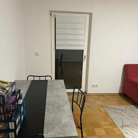 Апартаменти Bahnhofsnahe, Ruhige Und Sonnige 2 Zimmerwohnung In Der Mosbacher Strasse *